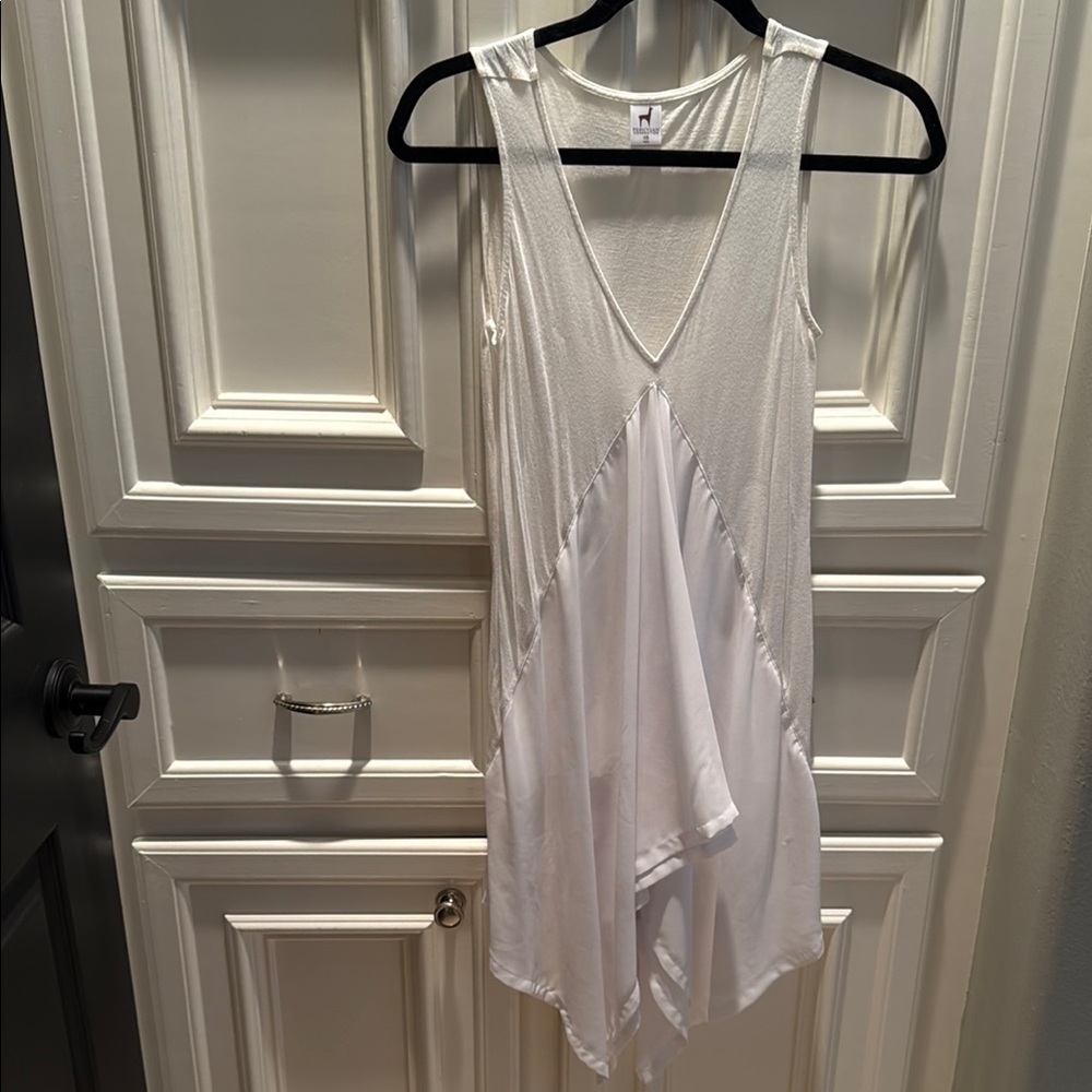 White Sleeveless V-Neck Top
